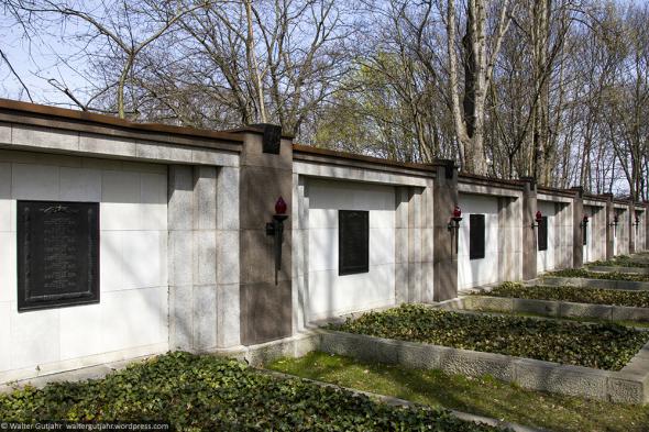 Советский военный мемориал в Шёнхольцер Хайде, Берлин