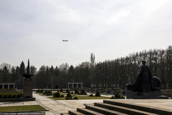 Советский военный мемориал в Шёнхольцер Хайде, Берлин