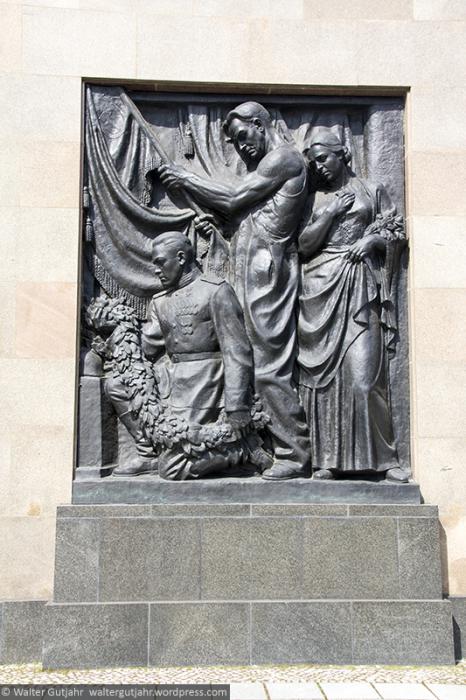 Советский военный мемориал в Шёнхольцер Хайде, Берлин