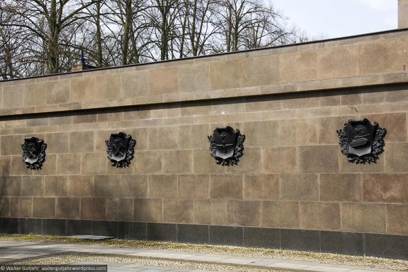 Советский военный мемориал в Шёнхольцер Хайде, Берлин