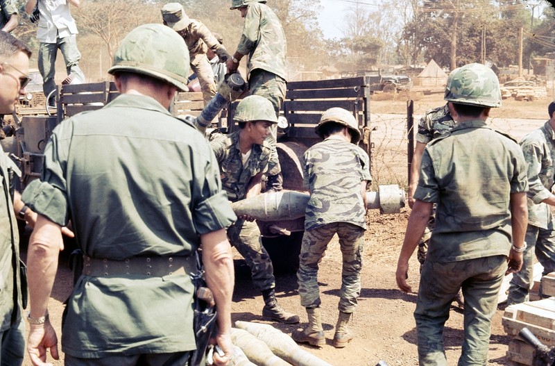 Вьетконг. Выставка трофеев. () Вьетконг. Выставка трофеев.