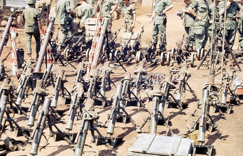 Вьетконг. Выставка трофеев. () Вьетконг. Выставка трофеев.