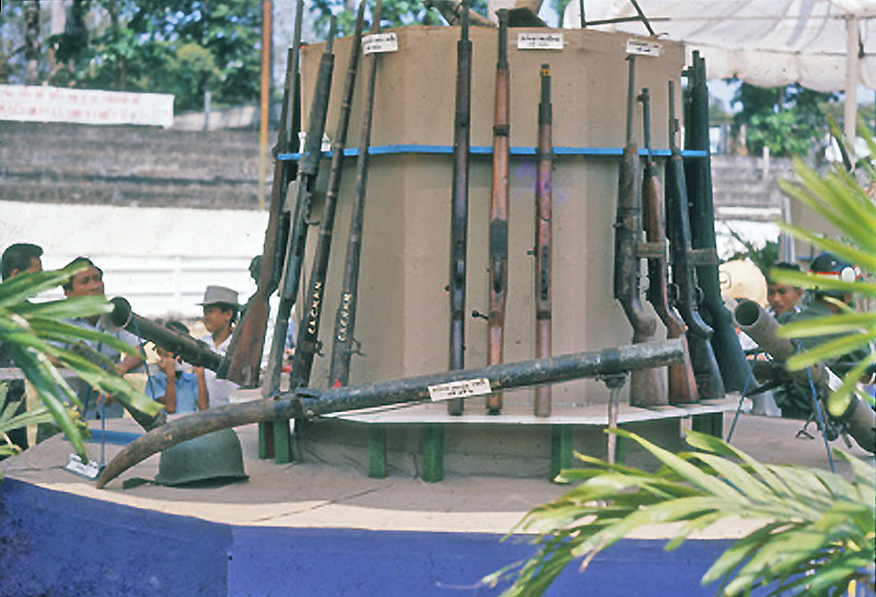 Вьетконг. Выставка трофеев. () Вьетконг. Выставка трофеев.