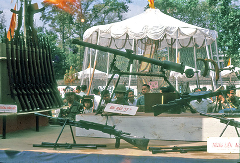 Вьетконг. Выставка трофеев. () Вьетконг. Выставка трофеев.
