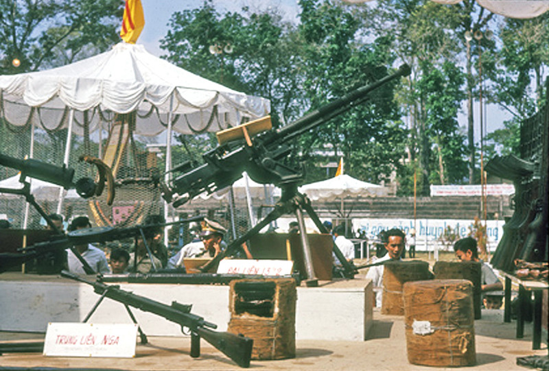 Вьетконг. Выставка трофеев. () Вьетконг. Выставка трофеев.