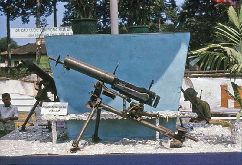 Вьетконг. Выставка трофеев. () Вьетконг. Выставка трофеев.