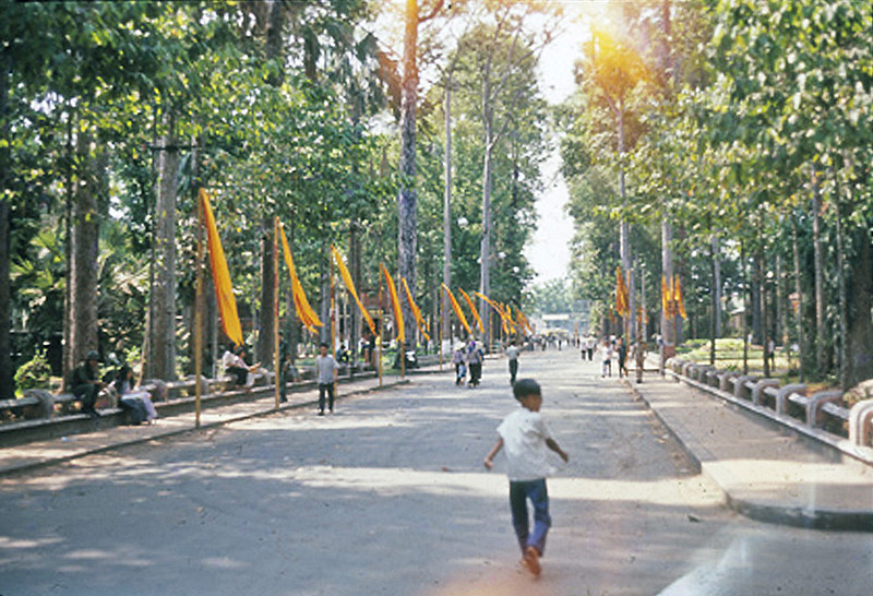 Вьетконг. Выставка трофеев. () Вьетконг. Выставка трофеев.