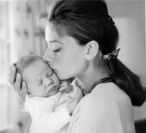 Другая Одри Хепберн () Другая Одри Хепберн