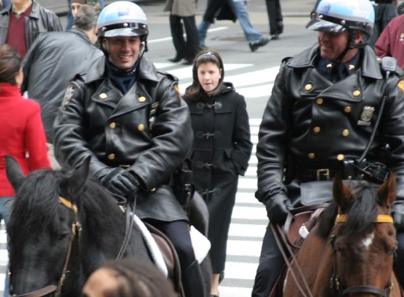 Форма полицейских разных стран () Форма полицейских разных стран