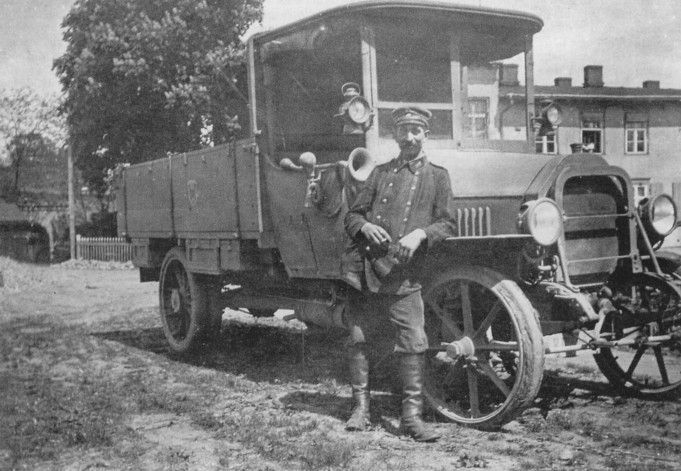 Грузовые автомобили Первой мировой войны. Австро-Венгрия и Германия () Грузовые автомобили Первой мировой войны. Австро-Венгрия и Германия