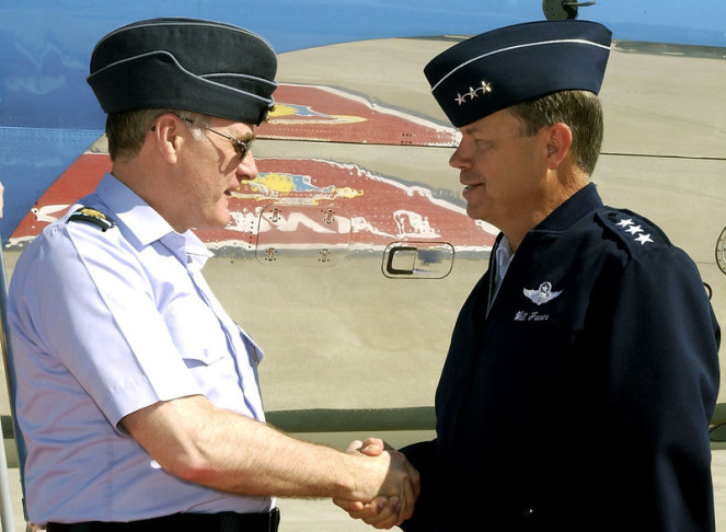 Откуда на голове пилотка () Откуда на голове пилотка