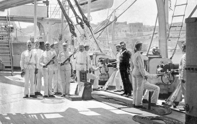 Откуда у солдата на голове пилотка