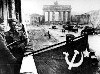 Парашютисты и рейхстаг () Парашютисты и рейхстаг