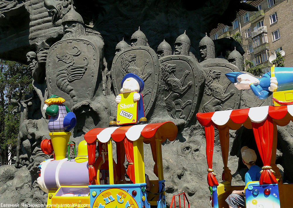 Прогулка по Москве 1996 года () Прогулка по Москве 1996 года