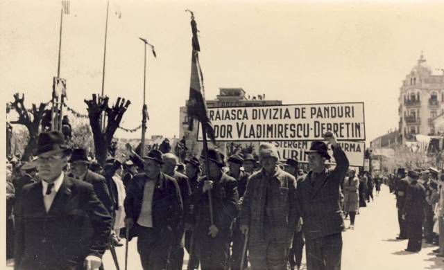 Румынские добровольцы. Боевой путь дивизий «Тудор Владимиреску» и «Хориа, Клошка ши Кришан» () Румынские добровольцы. Боевой путь дивизий «Тудор Владимиреску» и «Хориа, Клошка ши Кришан»