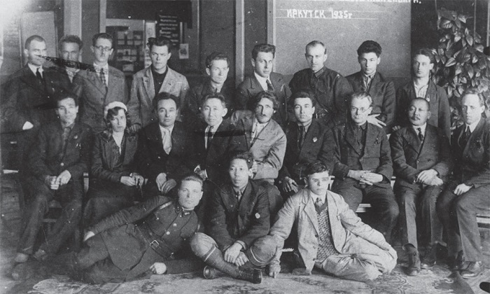 Совет жён в борьбе против аморализма писателей () Совет жён в борьбе против аморализма писателей