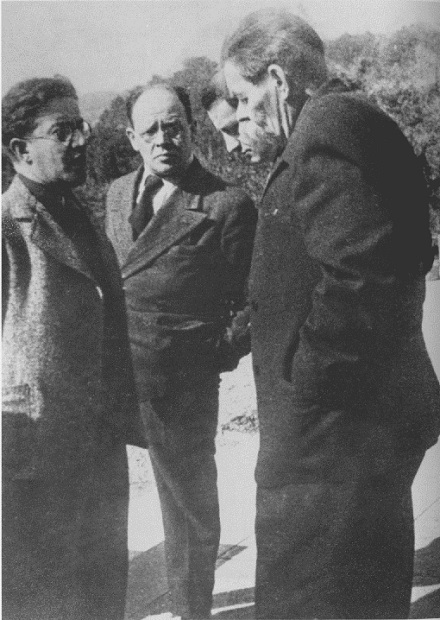 Совет жён в борьбе против аморализма писателей () Совет жён в борьбе против аморализма писателей