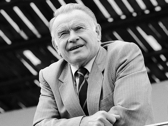 Тренер сборной СССР по футболу: Константин Бесков, в галерее «Дилетанта» () Тренер сборной СССР по футболу: Константин Бесков, в галерее «Дилетанта»