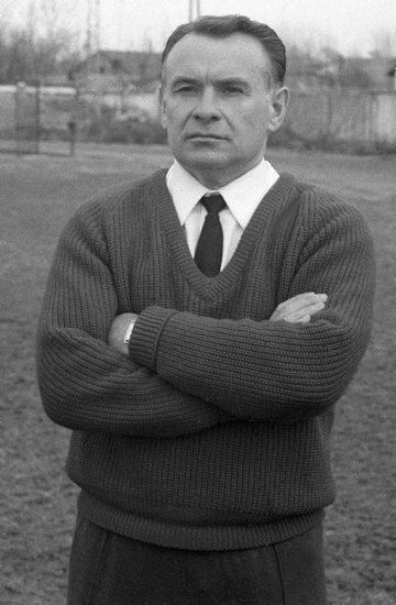 Тренер сборной СССР по футболу: Константин Бесков, в галерее «Дилетанта» () Тренер сборной СССР по футболу: Константин Бесков, в галерее «Дилетанта»