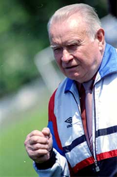 Тренер сборной СССР по футболу: Константин Бесков, в галерее «Дилетанта» () Тренер сборной СССР по футболу: Константин Бесков, в галерее «Дилетанта»