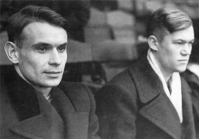 Тренер сборной СССР по футболу: Константин Бесков, в галерее «Дилетанта» () Тренер сборной СССР по футболу: Константин Бесков, в галерее «Дилетанта»