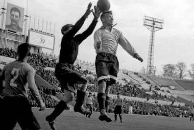 Тренер сборной СССР по футболу: Константин Бесков, в галерее «Дилетанта» () Тренер сборной СССР по футболу: Константин Бесков, в галерее «Дилетанта»