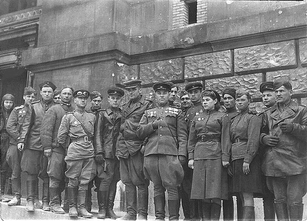 Взятие Рейхстага. () Взятие Рейхстага.