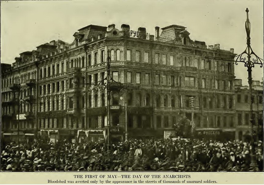 Фотографии Петрограда весны-лета 1917 года, сделанные Дональдом Томпсоном () Фотографии Петрограда весны-лета 1917 года, сделанные Дональдом Томпсоном