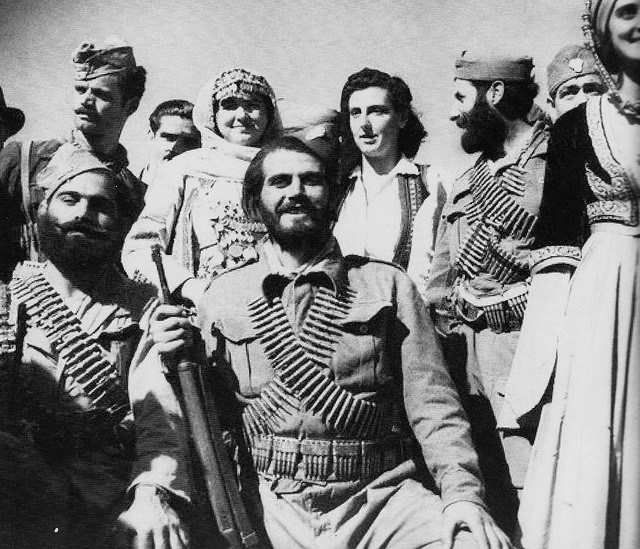 Греческие партизаны против гитлеровцев, британцев и их ставленников () Греческие партизаны против гитлеровцев, британцев и их ставленников