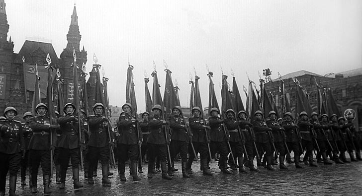 История в фотографиях: первый парад Победы. Красная площадь, 24 июня 1945 г. () История в фотографиях: первый парад Победы. Красная площадь, 24 июня 1945 г.