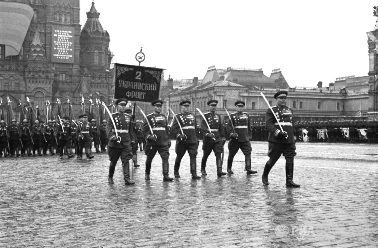 парад на красной площади в 1945 году