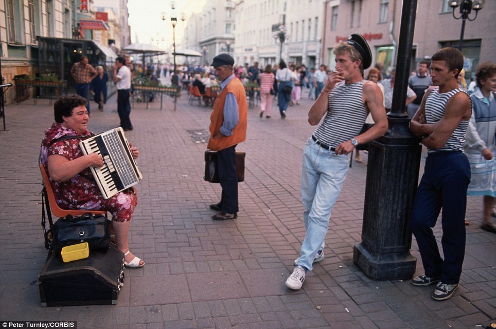 «Эу, ты сам с какого района?». вспоминаем москву 90-х