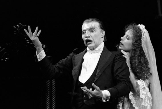 На подмостках Бродвея: «мюзикальные» скандалы () На подмостках Бродвея: «мюзикальные» скандалы