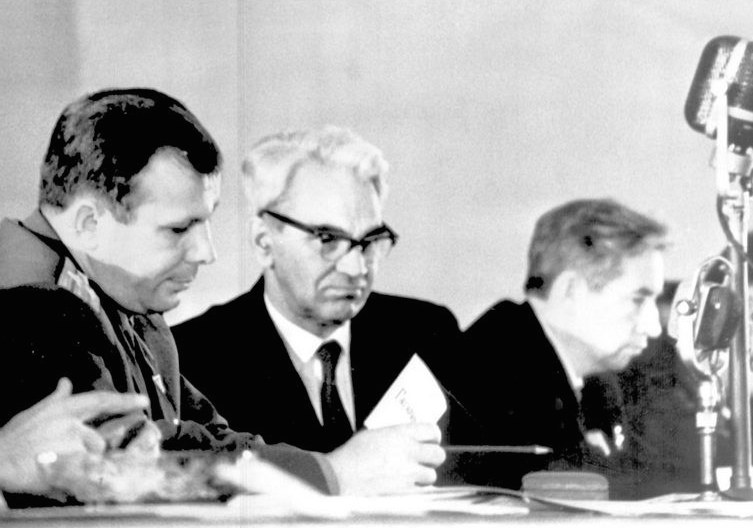 Он был идеологом советской космической программы () Он был идеологом советской космической программы