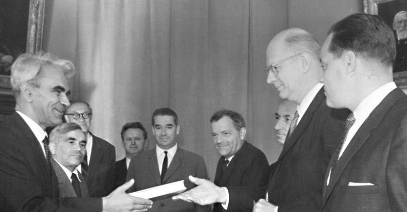 Он был идеологом советской космической программы () Он был идеологом советской космической программы