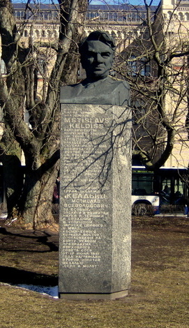 Он был идеологом советской космической программы () Он был идеологом советской космической программы