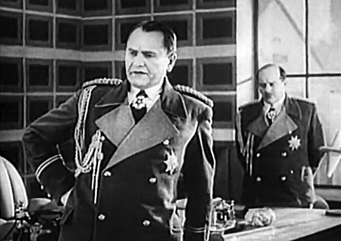 ПЕРВЫЙ УДАР () ПЕРВЫЙ УДАР