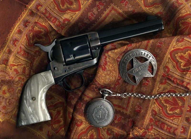 Полковник Кольт сделал всех людей равными. В том числе и перед кредиторами. () Полковник Кольт сделал всех людей равными. В том числе и перед кредиторами.