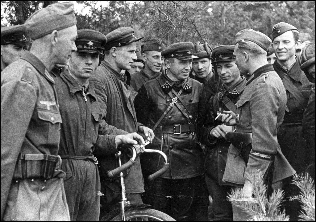 Присоединение Западной Украины и Западной Белоруссии к СССР в 1939 г. Фотографии () Присоединение Западной Украины и Западной Белоруссии к СССР в 1939 г. Фотографии