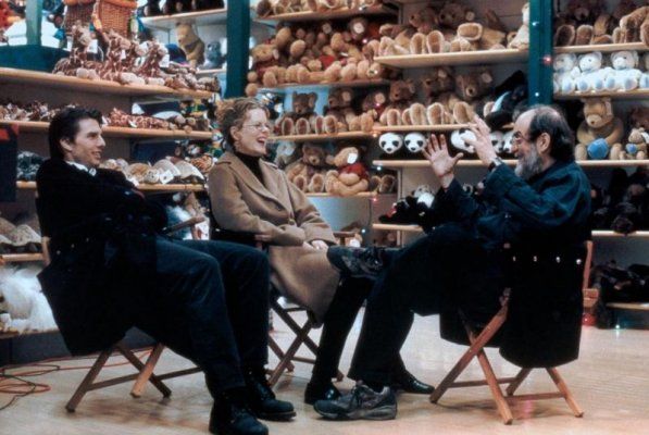 «С широко закрытыми глазами». история фильма и связанных с ним загадок () «С широко закрытыми глазами». история фильма и связанных с ним загадок