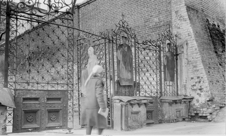 Судьба вымышленного «красного героя» Амозова () Судьба вымышленного «красного героя» Амозова