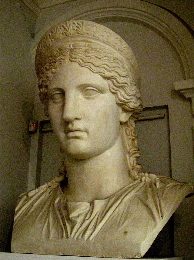 Топ-5 самых суровых свекровей в истории