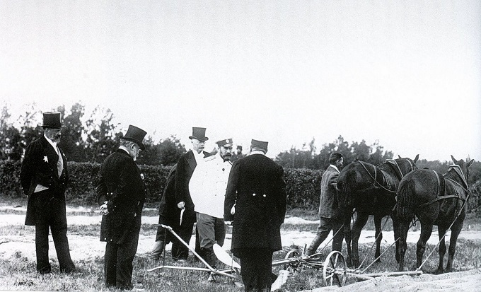 Жизнь Николая II в Ставке в 1915-16 годах () Жизнь Николая II в Ставке в 1915-16 годах