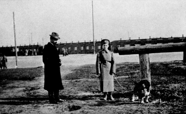 Жизнь Николая II в Ставке в 1915-16 годах () Жизнь Николая II в Ставке в 1915-16 годах