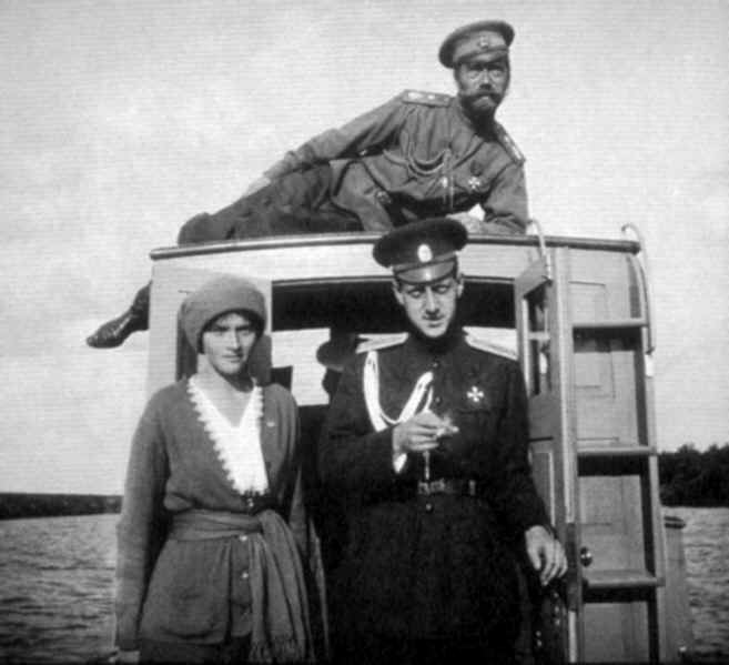 Жизнь Николая II в Ставке в 1915-16 годах () Жизнь Николая II в Ставке в 1915-16 годах