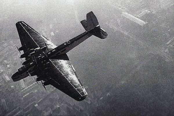 Рожденный летать () Рожденный летать