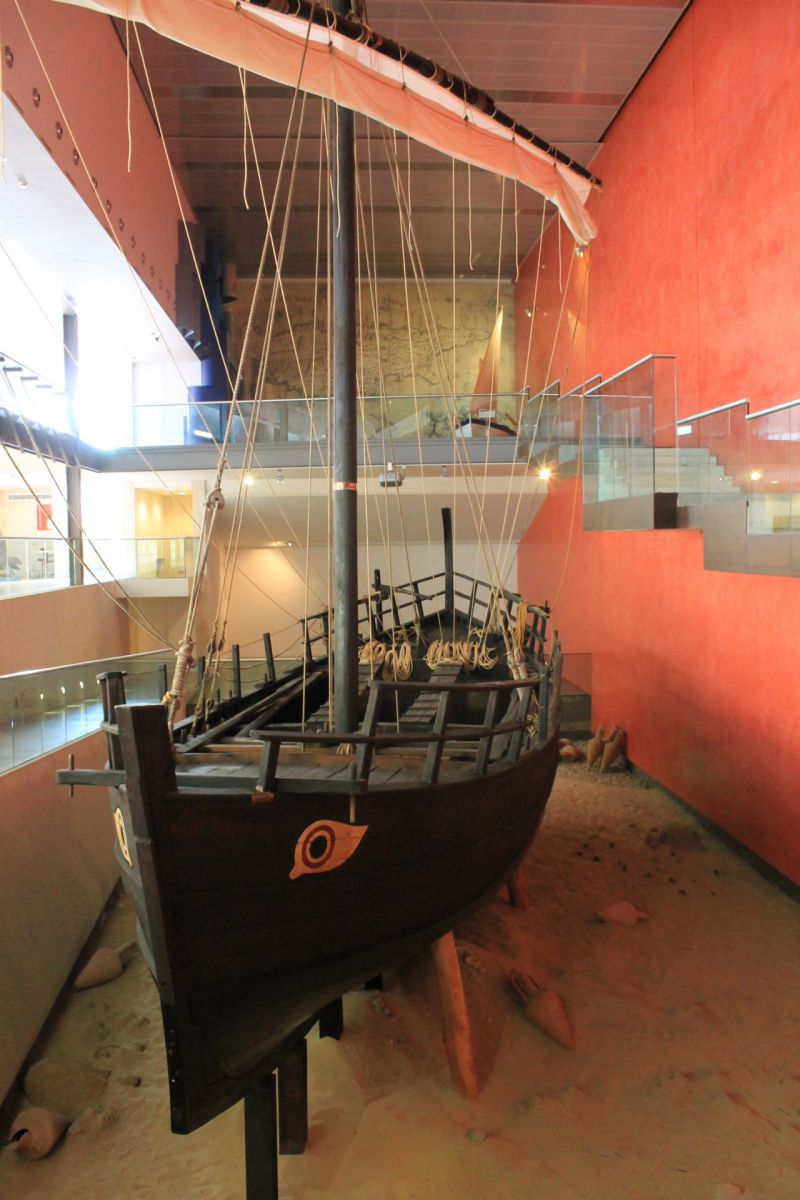 Древний корабль со дна моря () Древний корабль со дна моря