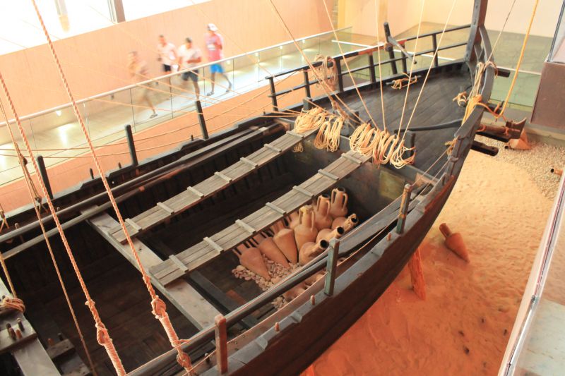 Древний корабль со дна моря () Древний корабль со дна моря