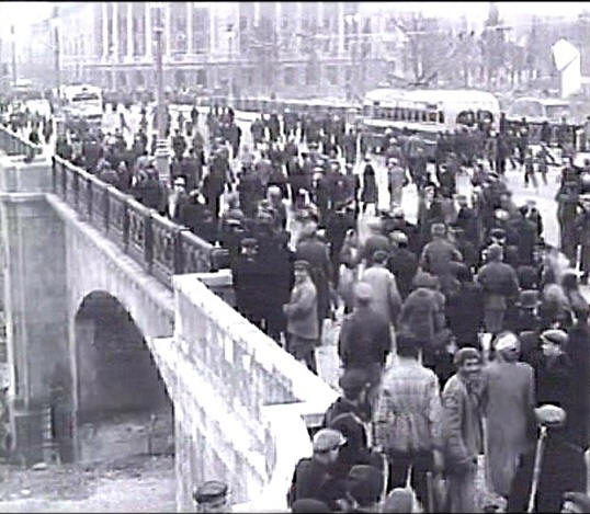 Как подавляли сталинистское восстание в Грузии в 1956-м () Как подавляли сталинистское восстание в Грузии в 1956-м