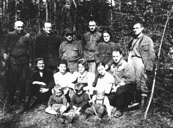 ЛЕСА ОБЕТОВАННЫЕ () ЛЕСА ОБЕТОВАННЫЕ